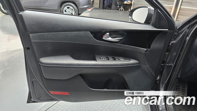 Kia K3 2023 — photo 14