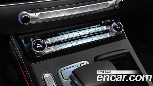 Genesis G90 2019 — photo 31