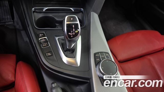 BMW 3-Series 2018 — photo 12
