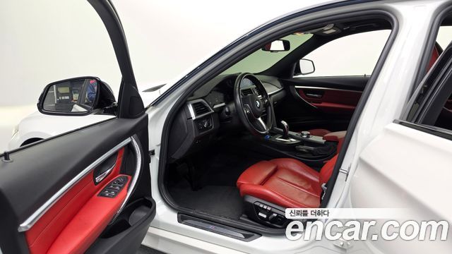 BMW 3-Series 2018 — photo 13