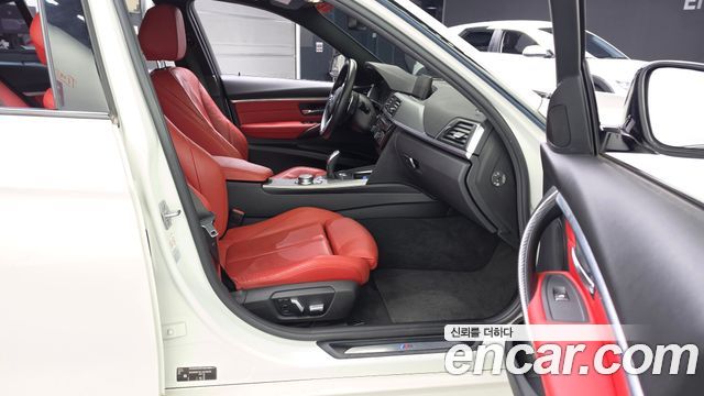 BMW 3-Series 2018 — photo 17