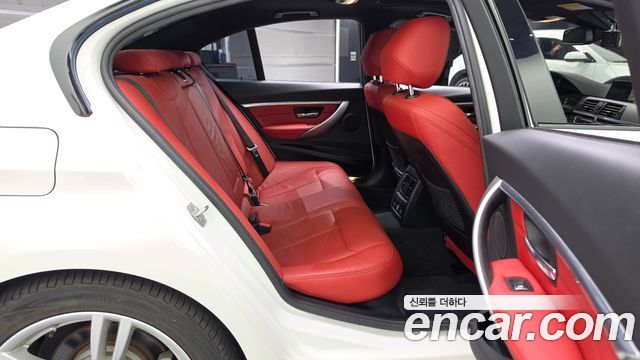 BMW 3-Series 2018 — photo 18