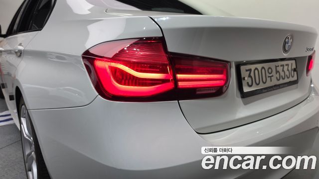 BMW 3-Series 2018 — photo 9