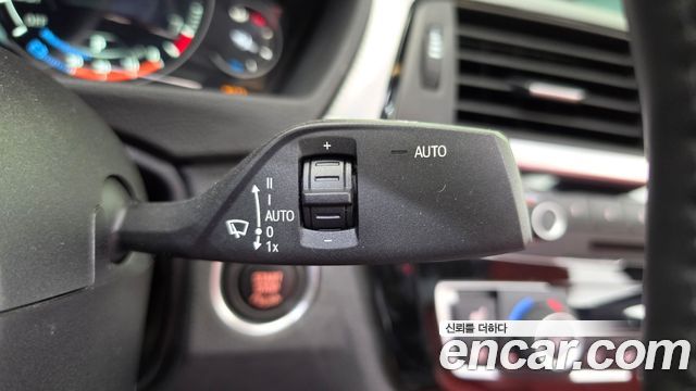BMW 3-Series 2018 — photo 28