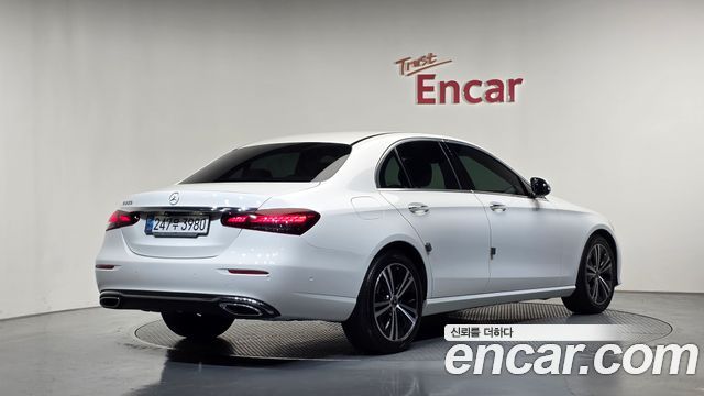 Mercedes-Benz E-Class 2021 — photo 2