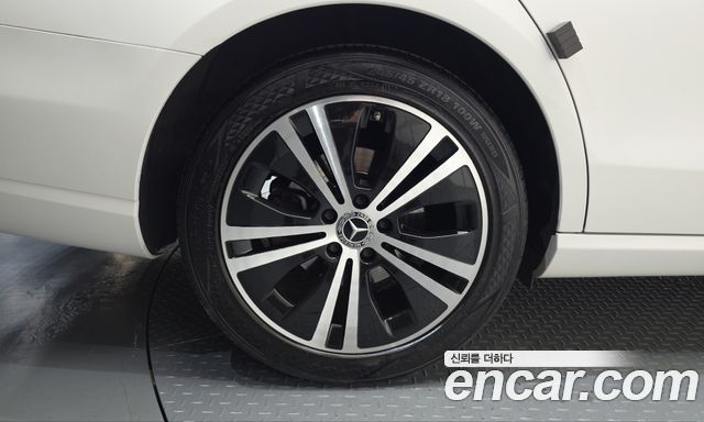 Mercedes-Benz E-Class 2021 — photo 5