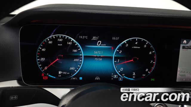 Mercedes-Benz E-Class 2021 — photo 11
