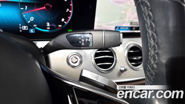 Mercedes-Benz E-Class 2021 — photo 12