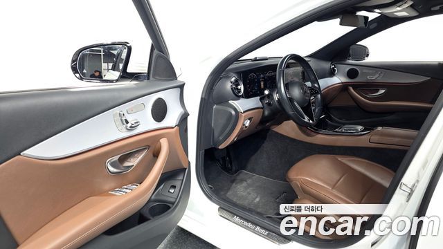 Mercedes-Benz E-Class 2021 — photo 13