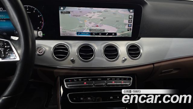 Mercedes-Benz E-Class 2021 — photo 18