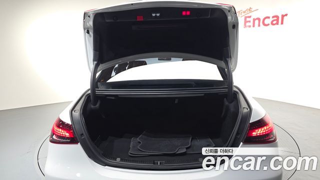 Mercedes-Benz E-Class 2021 — photo 24