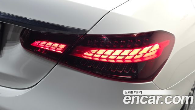 Mercedes-Benz E-Class 2021 — photo 9