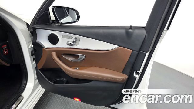 Mercedes-Benz E-Class 2021 — photo 14