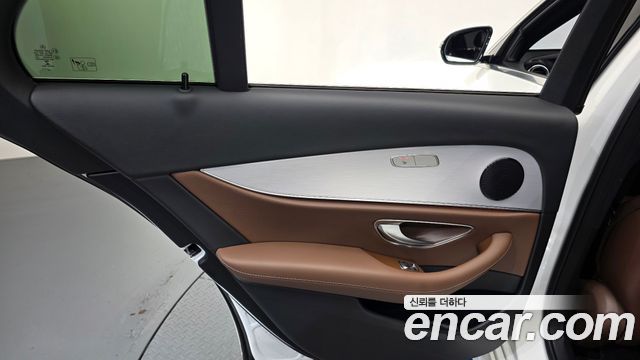 Mercedes-Benz E-Class 2021 — photo 15