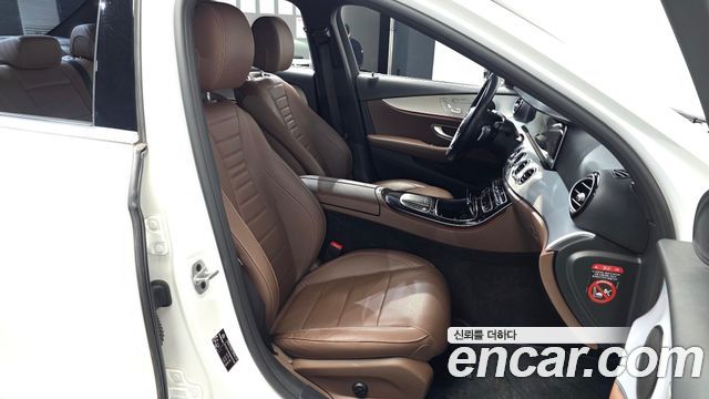 Mercedes-Benz E-Class 2021 — photo 16