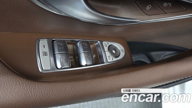 Mercedes-Benz E-Class 2021 — photo 28
