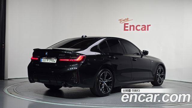 BMW 3-Series 2023 — photo 2