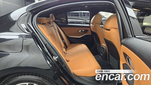 BMW 3-Series 2023 — photo 12