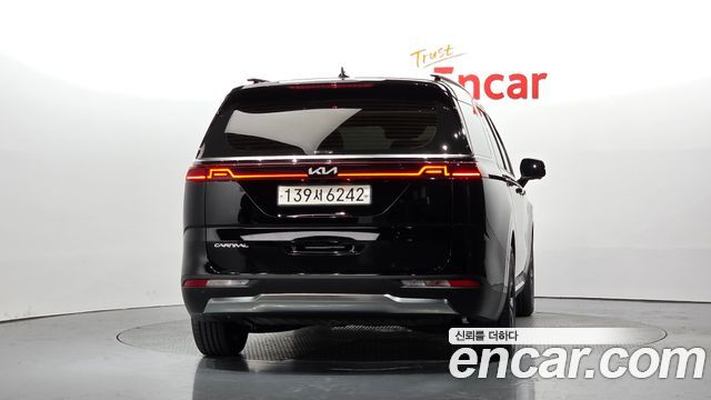 Kia Canival 2023 — photo 4