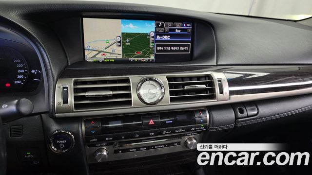 Lexus LS 2014 — photo 14