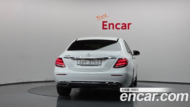 Mercedes-Benz E-Class 2019 — photo 4