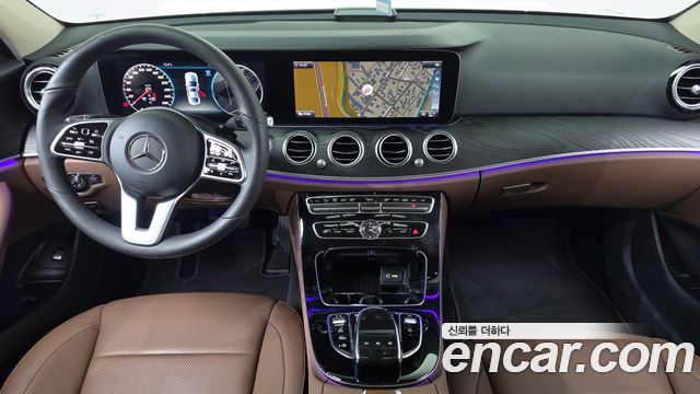 Mercedes-Benz E-Class 2019 — photo 10
