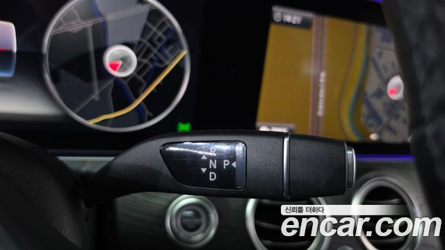 Mercedes-Benz E-Class 2019 — photo 12