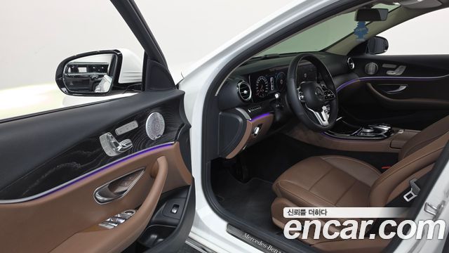 Mercedes-Benz E-Class 2019 — photo 13