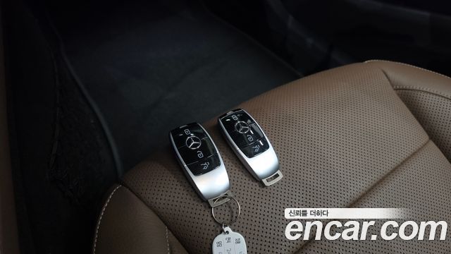 Mercedes-Benz E-Class 2019 — photo 21