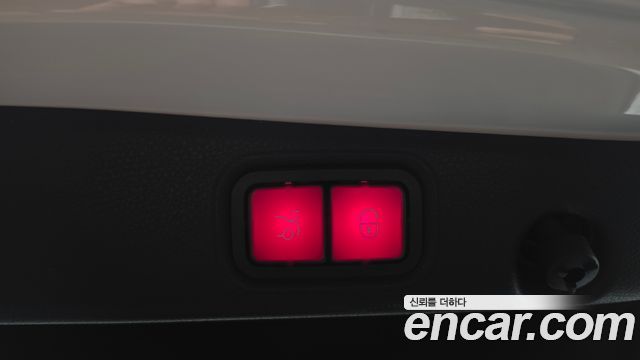 Mercedes-Benz E-Class 2019 — photo 24