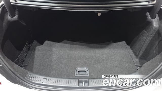 Mercedes-Benz E-Class 2019 — photo 25