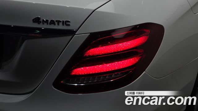 Mercedes-Benz E-Class 2019 — photo 9