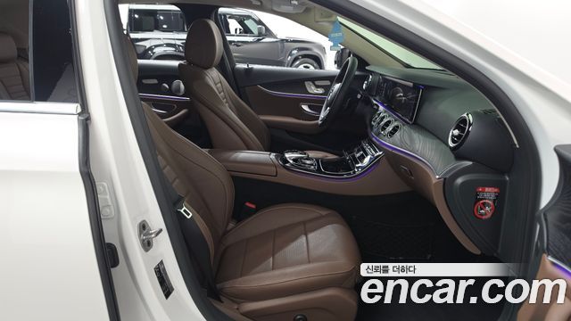 Mercedes-Benz E-Class 2019 — photo 16