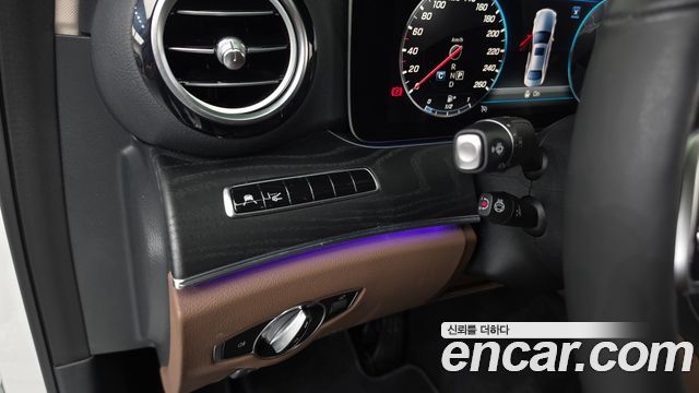 Mercedes-Benz E-Class 2019 — photo 28