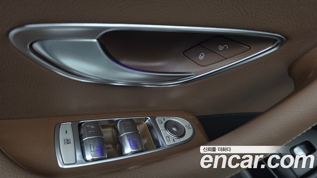 Mercedes-Benz E-Class 2019 — photo 29