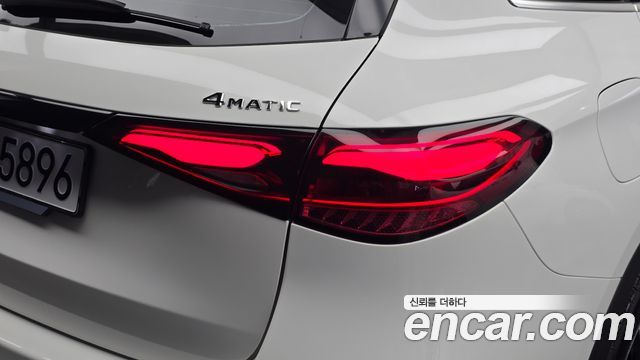 Mercedes-Benz GLC-Class 2026 — photo 9