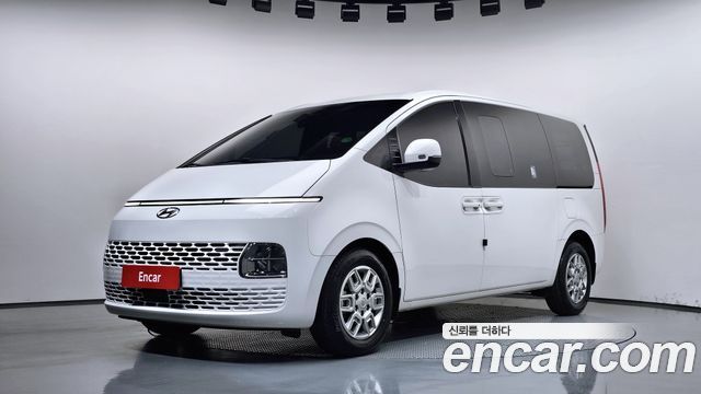 Hyundai Staria 2023 — photo 1