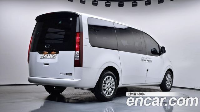 Hyundai Staria 2023 — photo 2