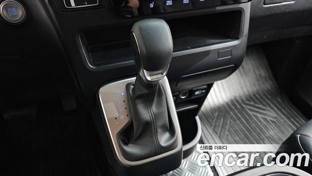 Hyundai Staria 2023 — photo 12