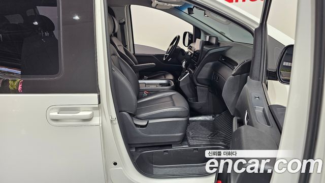 Hyundai Staria 2023 — photo 16