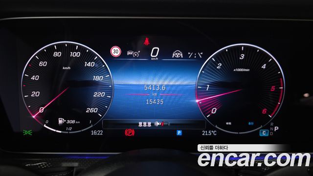 Mercedes-Benz G-Class 2025 — photo 8