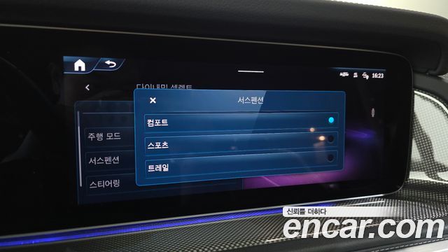 Mercedes-Benz G-Class 2025 — photo 17