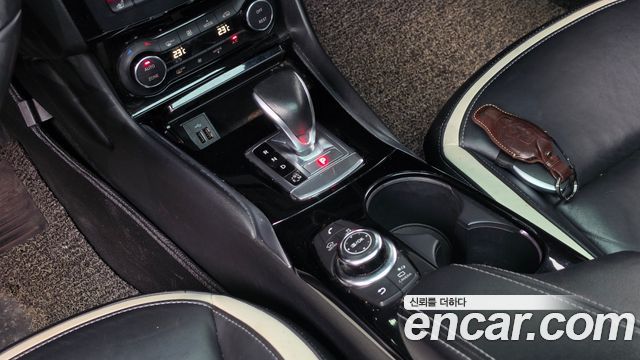 Infiniti Q30 2017 — photo 9