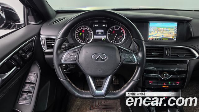 Infiniti Q30 2017 — photo 12