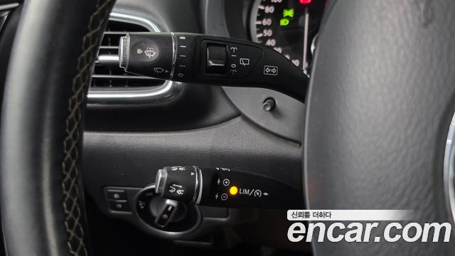Infiniti Q30 2017 — photo 13