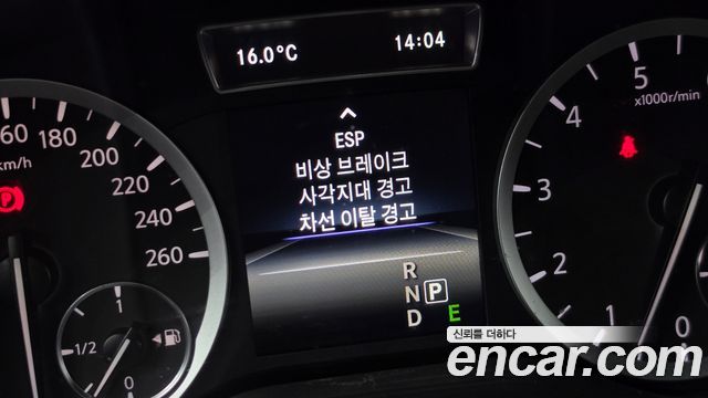 Infiniti Q30 2017 — photo 16