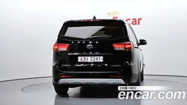 Kia Canival 2018 — photo 4
