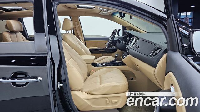 Kia Canival 2018 — photo 11
