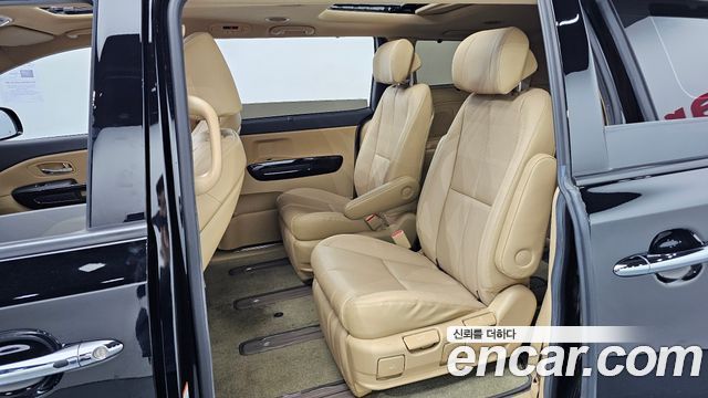 Kia Canival 2018 — photo 12