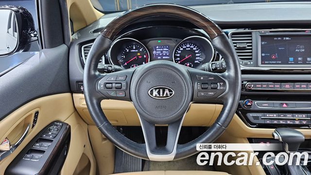 Kia Canival 2018 — photo 13